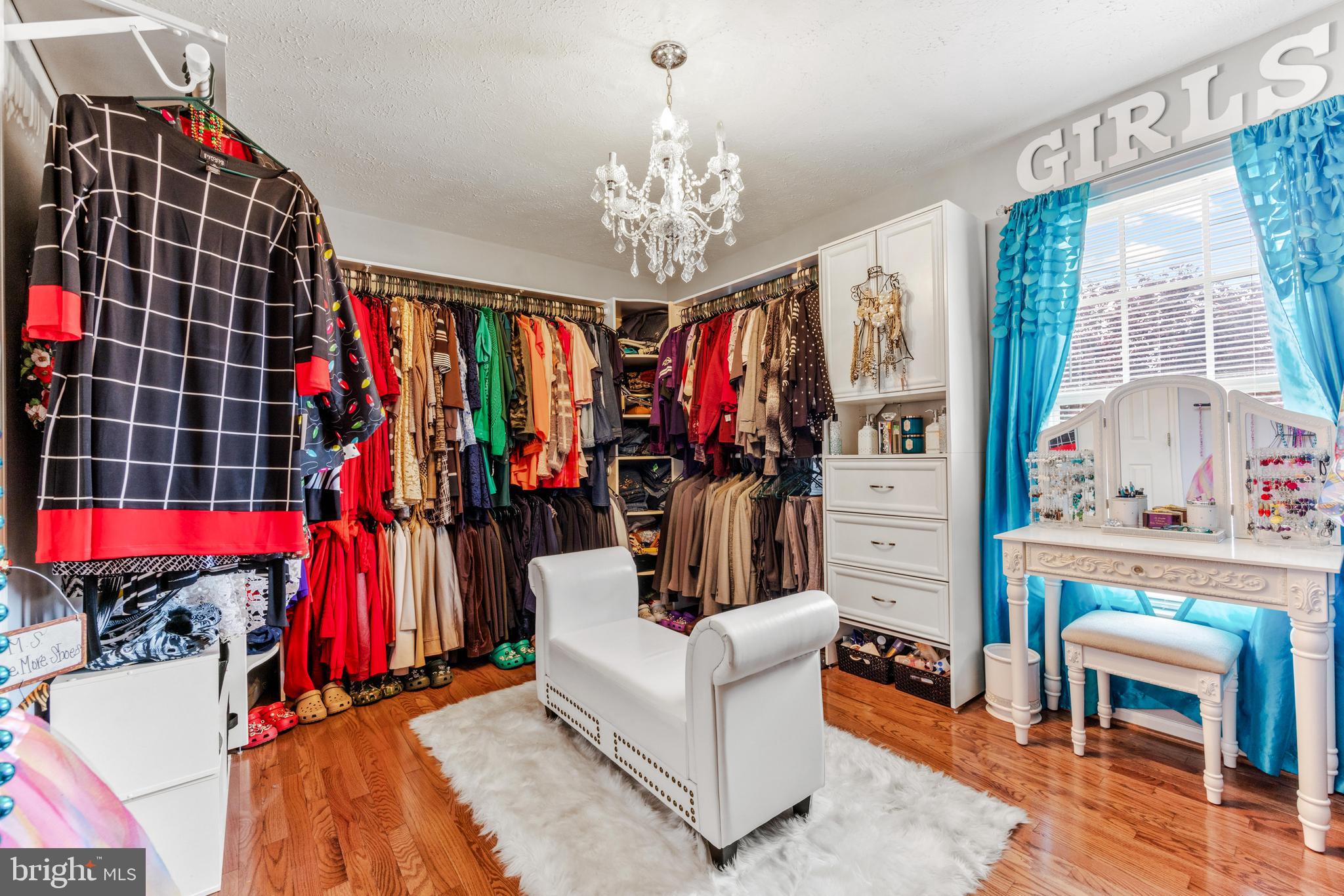 242 RITTERSLEA COURT