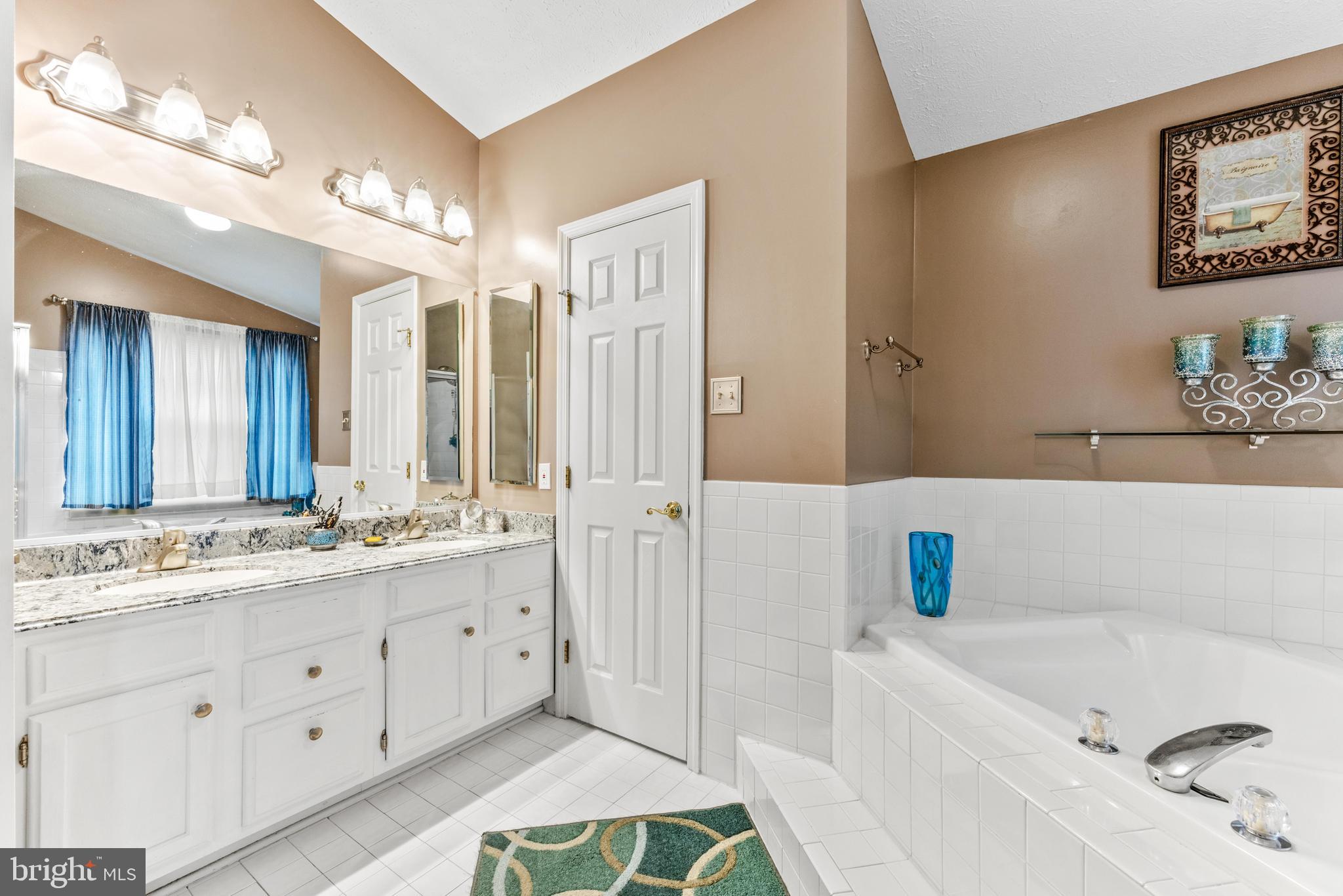 242 RITTERSLEA COURT