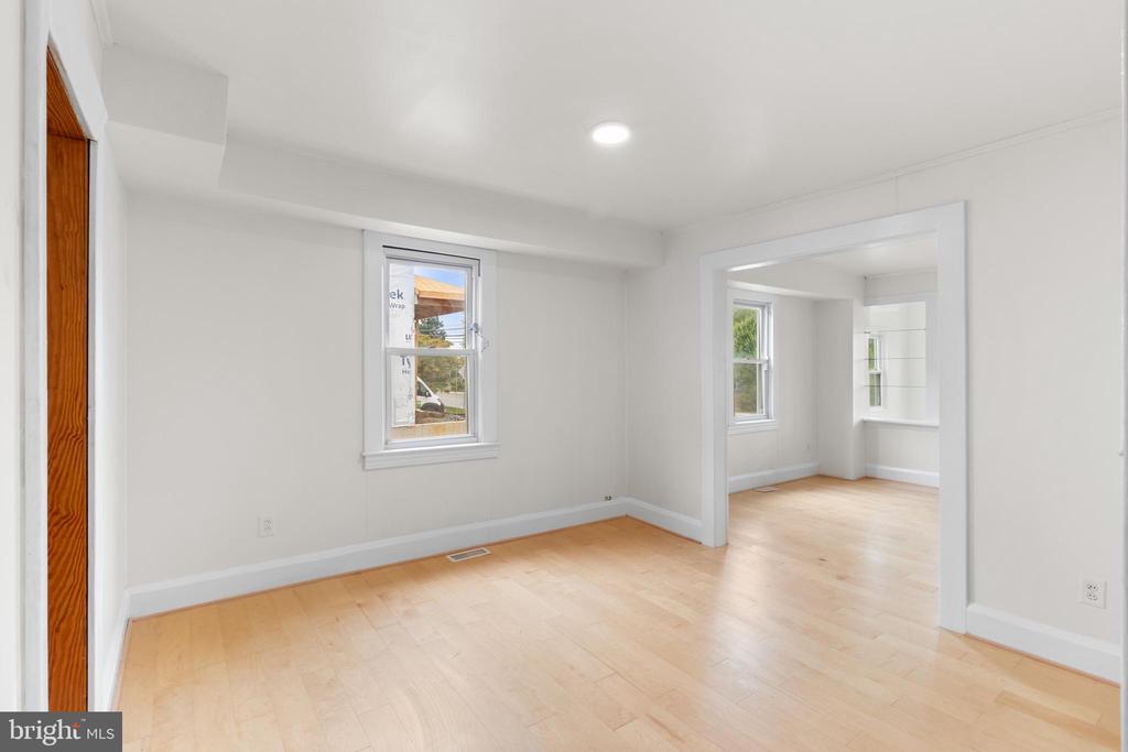 1504 TAYLOR AVENUE