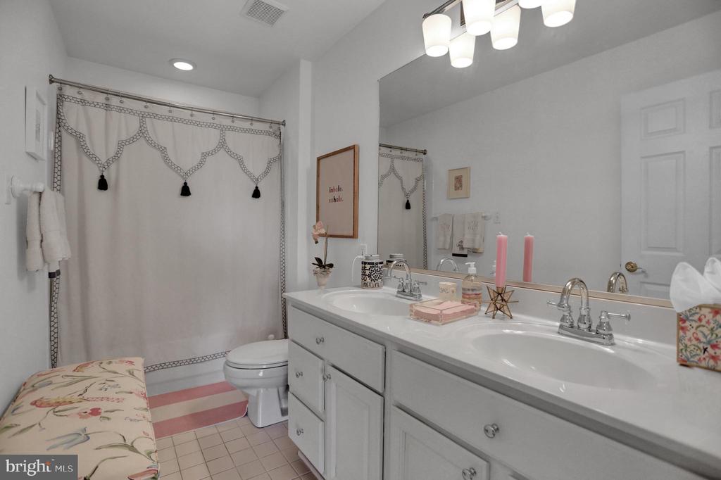 8213 BELLONA AVENUE