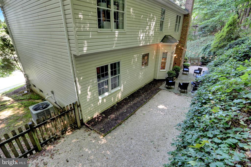 8213 BELLONA AVENUE