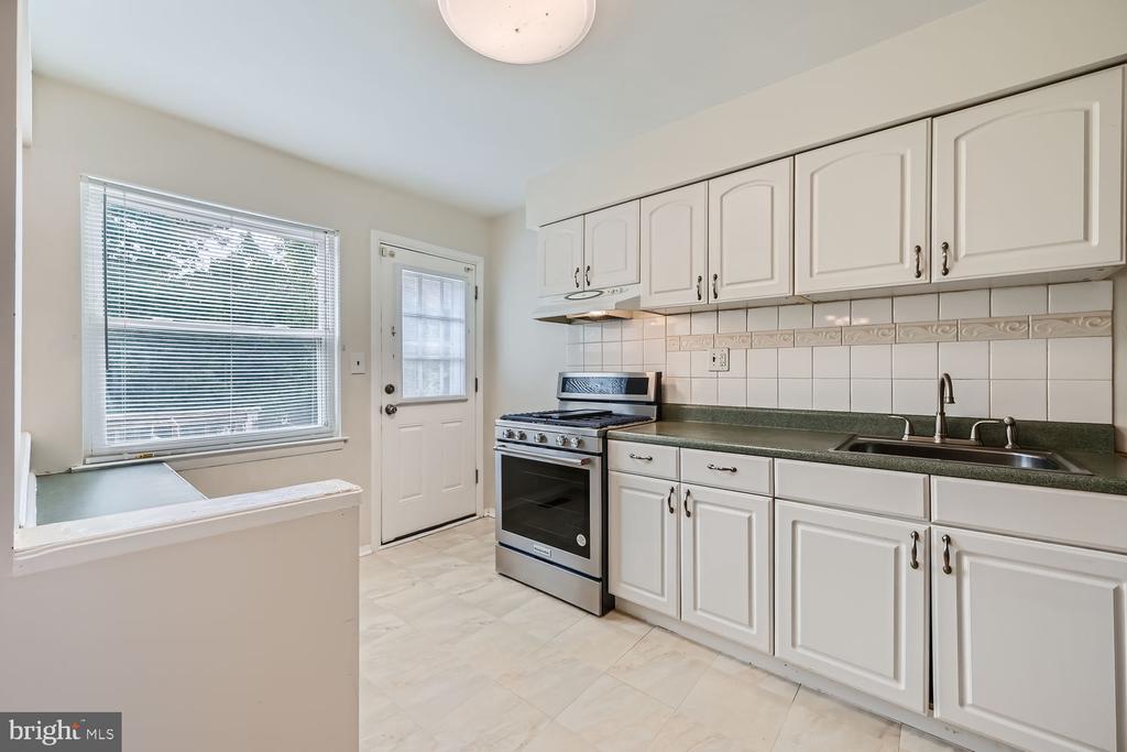 726 SEAWALL ROAD