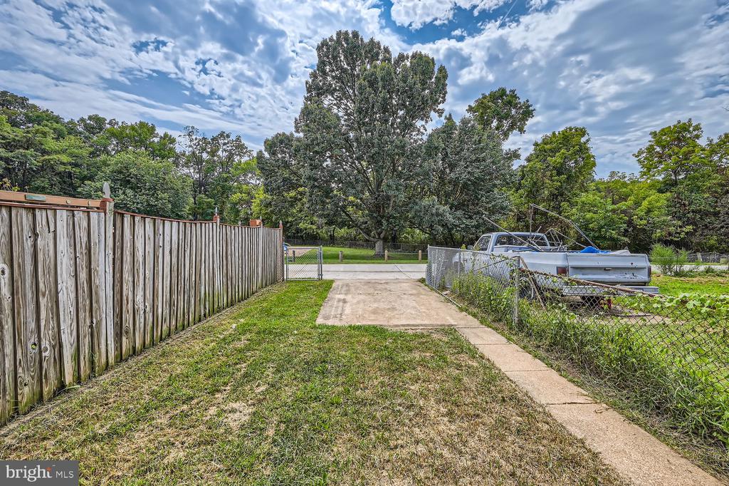 726 SEAWALL ROAD