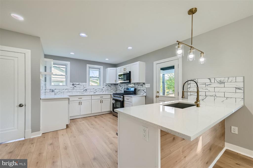 1 GLENMORE AVENUE A