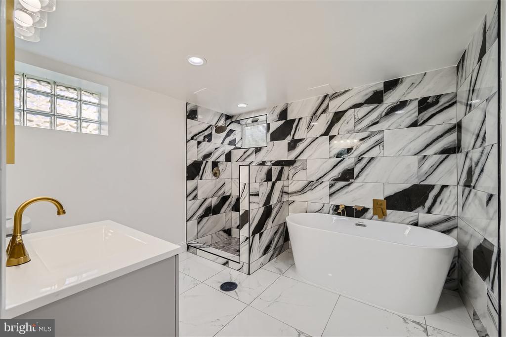 1 GLENMORE AVENUE A