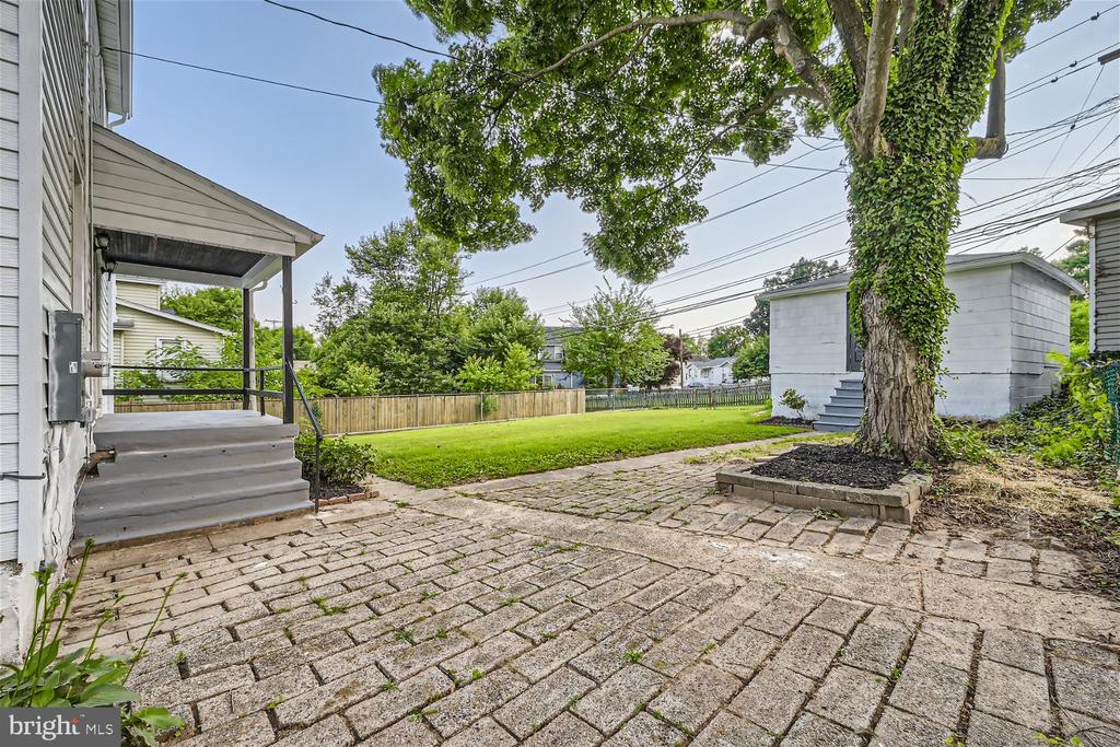 1 GLENMORE AVENUE A