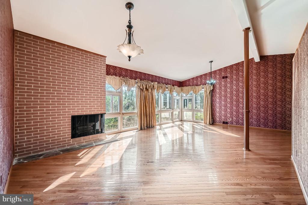 6800 DIANA COURT