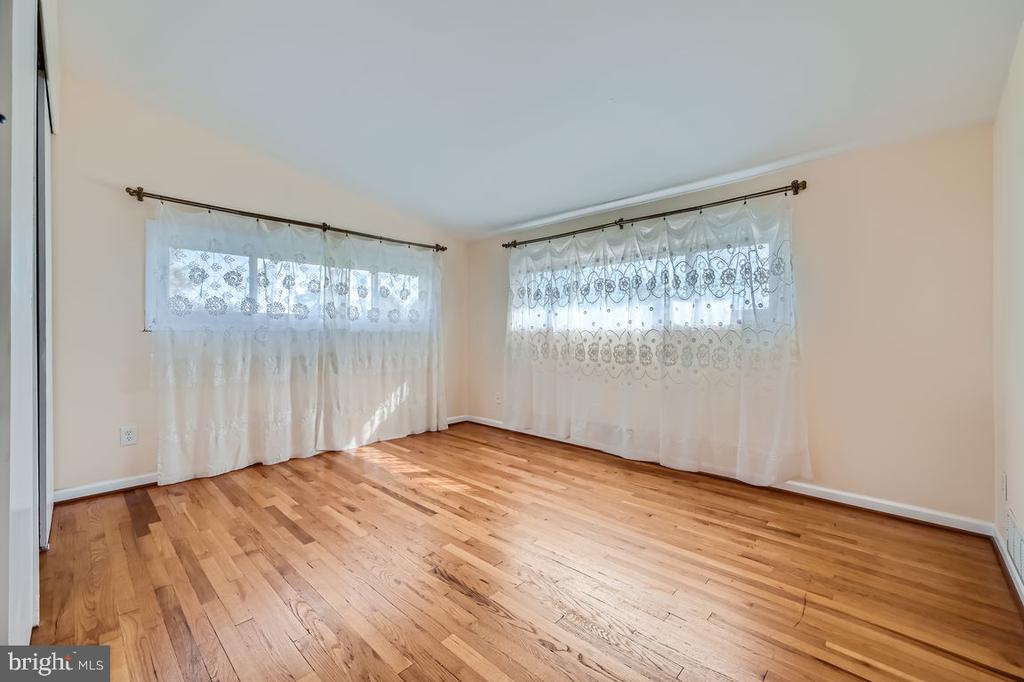 6800 DIANA COURT