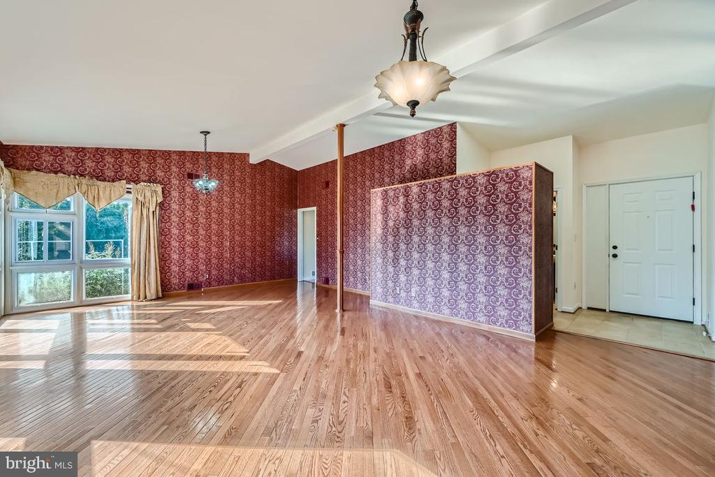 6800 DIANA COURT