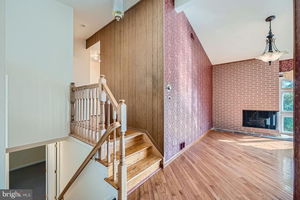 6800 DIANA COURT