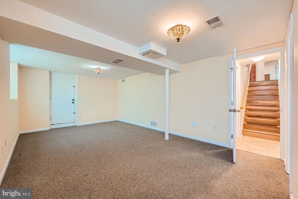 6800 DIANA COURT