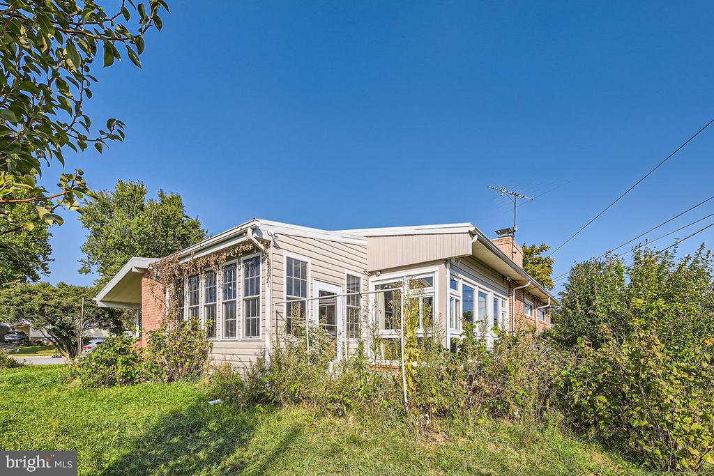 6800 DIANA COURT