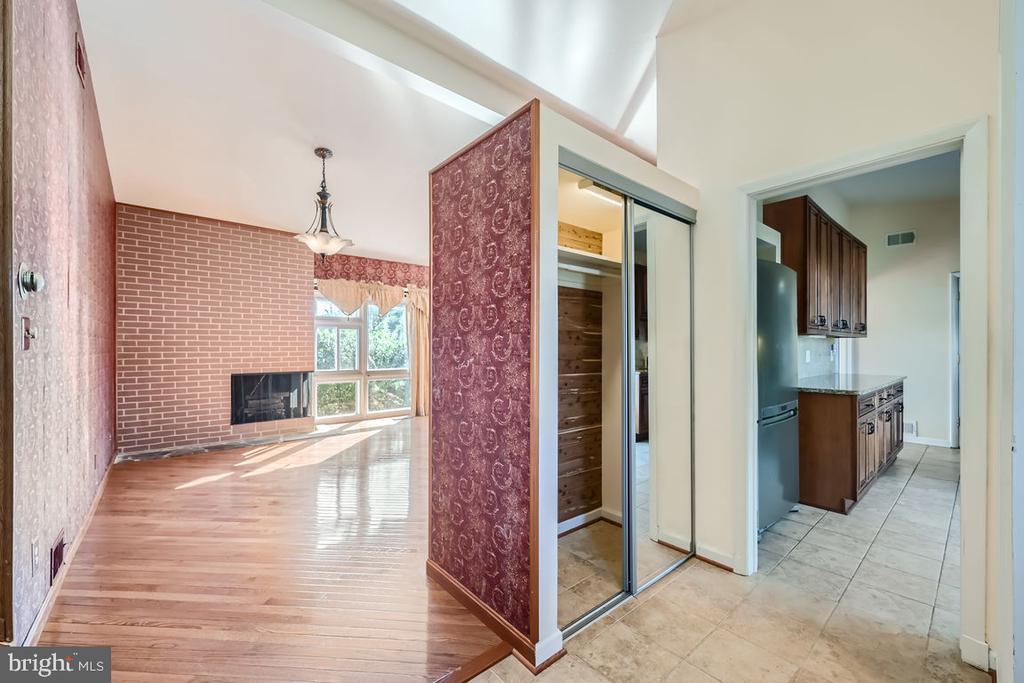 6800 DIANA COURT