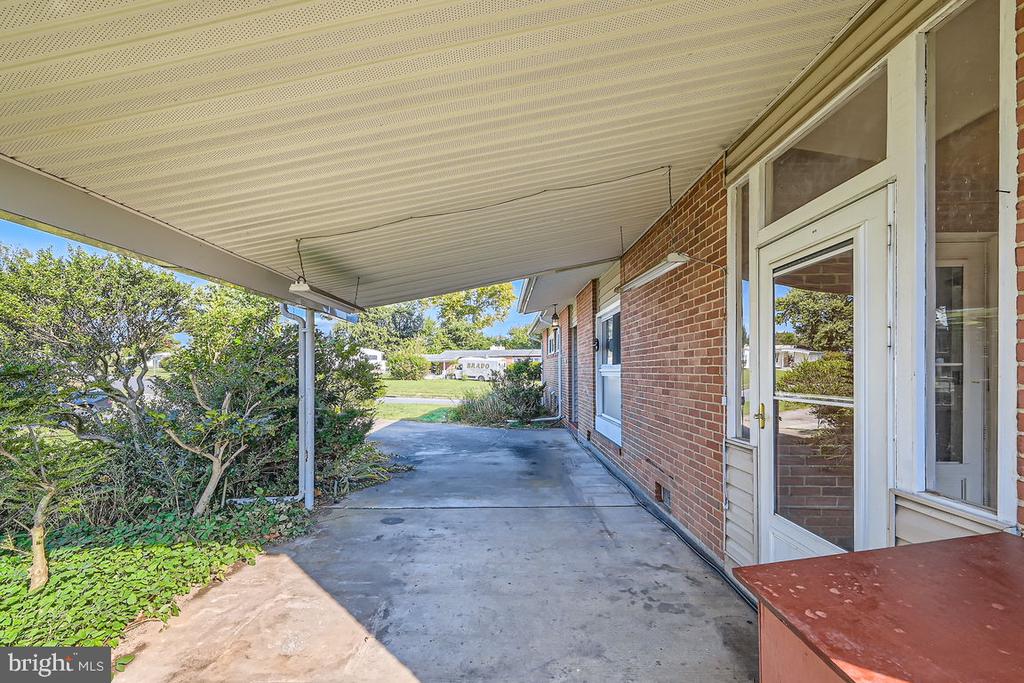 6800 DIANA COURT
