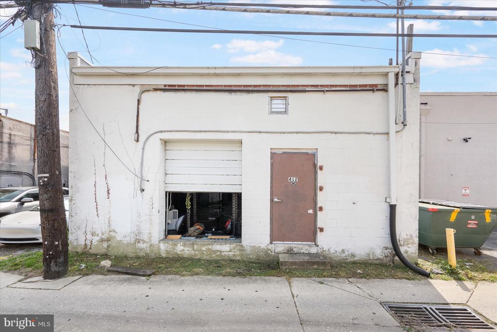 412 EASTERN BOULEVARD