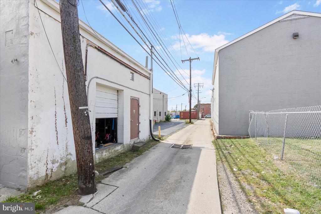 412 EASTERN BOULEVARD