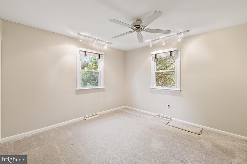 104 SUNNYDALE WAY