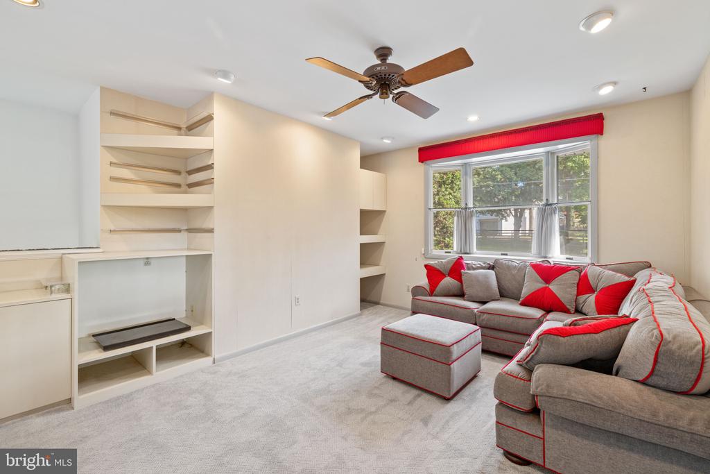 104 SUNNYDALE WAY