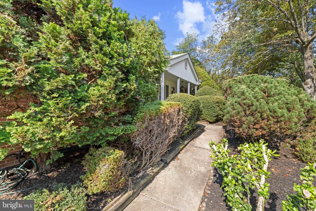104 SUNNYDALE WAY