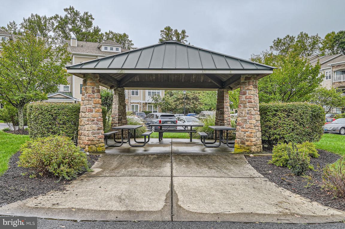 302 WYNDHAM CIRCLE 302J