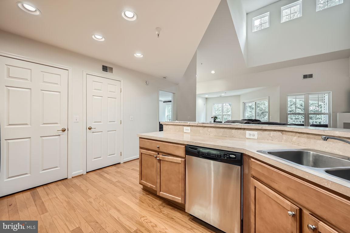 302 WYNDHAM CIRCLE 302J