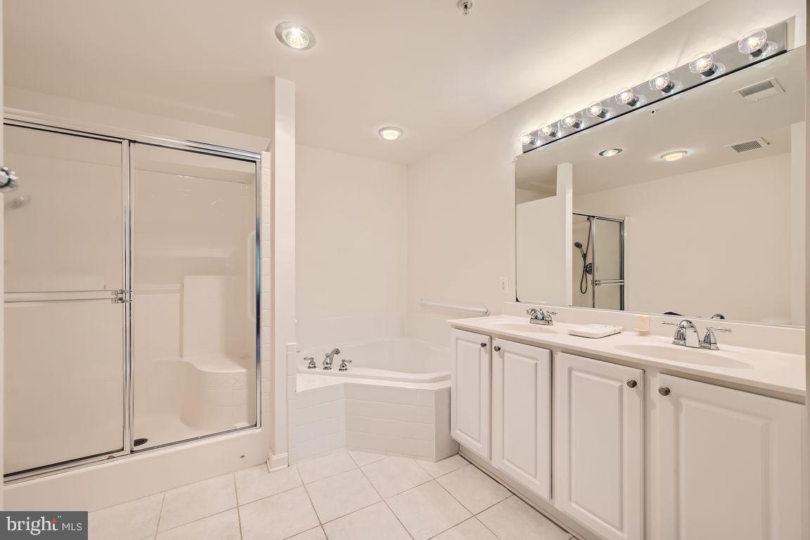 302 WYNDHAM CIRCLE 302J