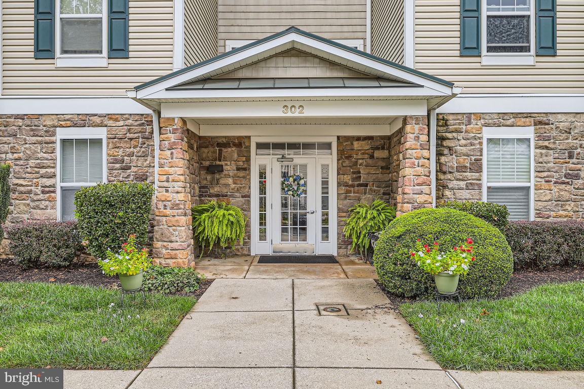 302 WYNDHAM CIRCLE 302J