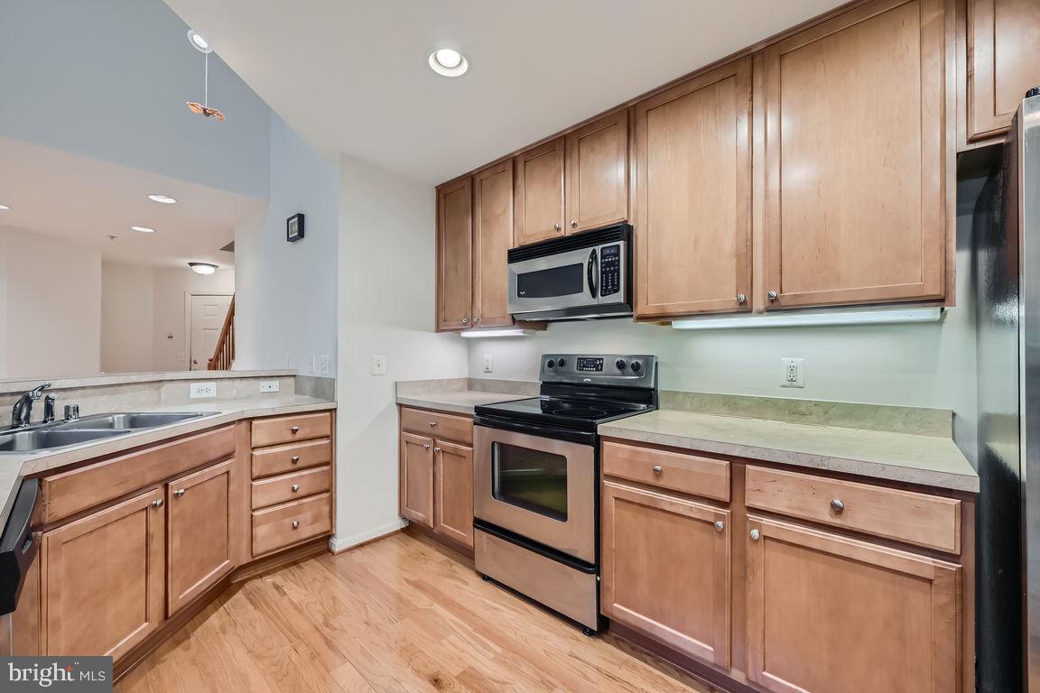 302 WYNDHAM CIRCLE 302J