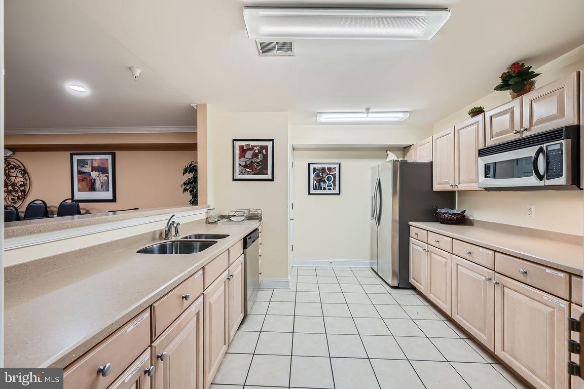 302 WYNDHAM CIRCLE 302J