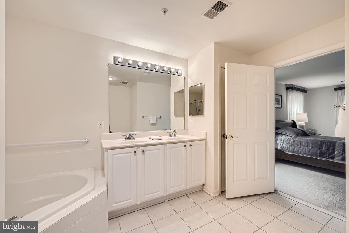 302 WYNDHAM CIRCLE 302J