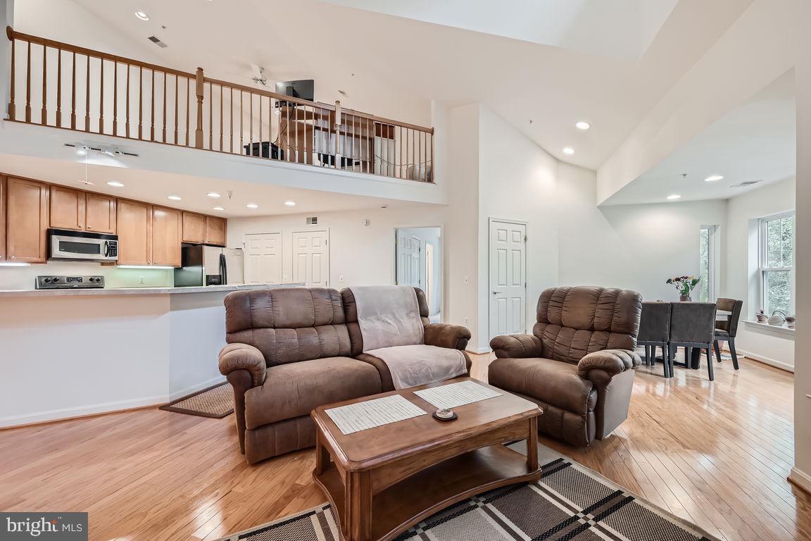 302 WYNDHAM CIRCLE 302J