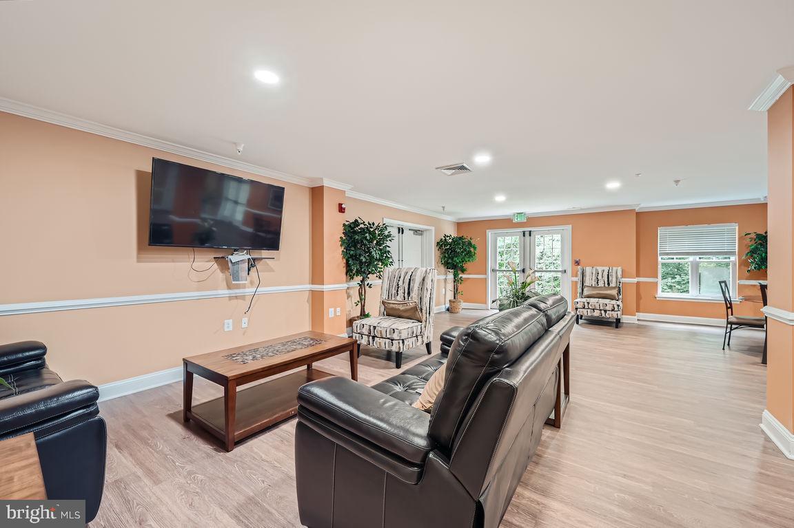 302 WYNDHAM CIRCLE 302J