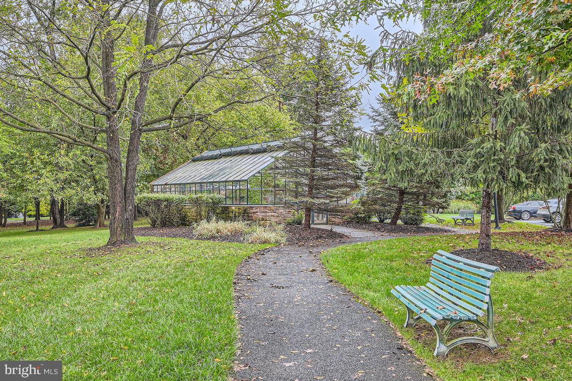 302 WYNDHAM CIRCLE 302J