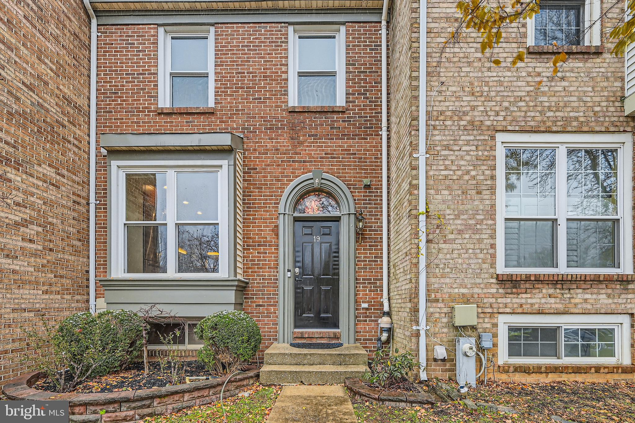 19 HUNTING HORN CIRCLE