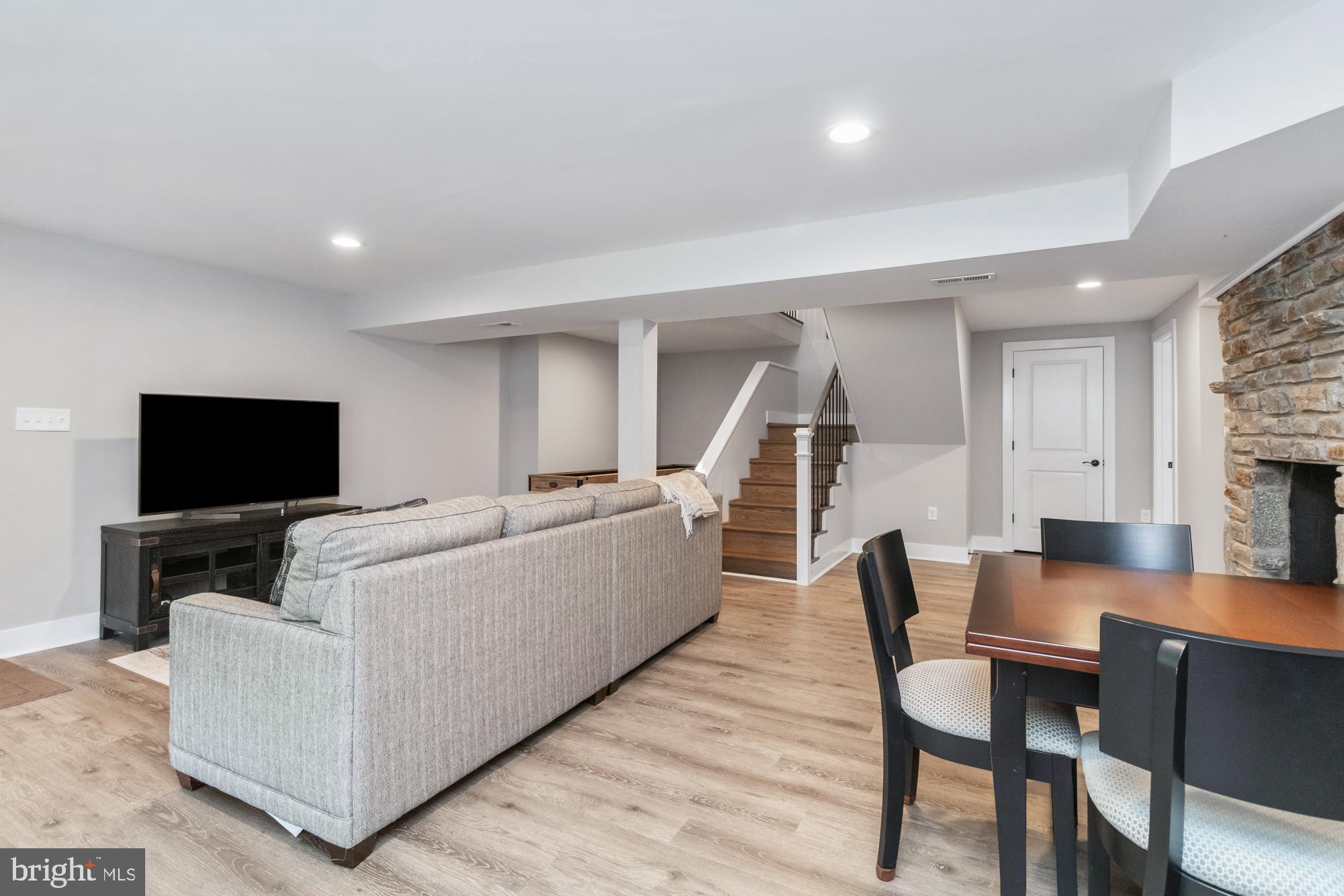 1406 AUTUMN LEAF ROAD