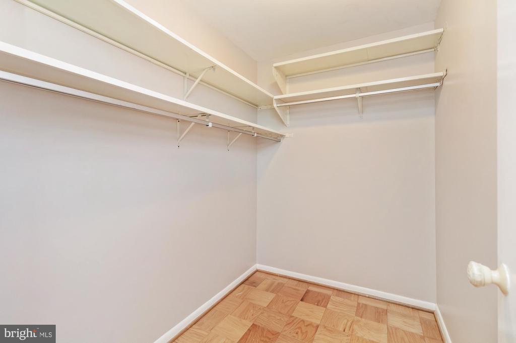 1 SMETON PLACE 707