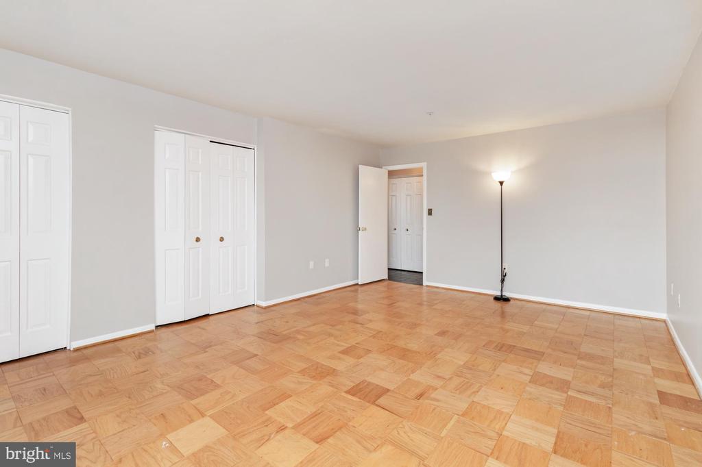 1 SMETON PLACE 707