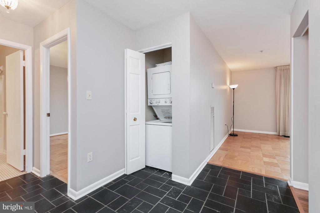 1 SMETON PLACE 707