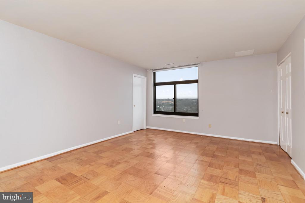 1 SMETON PLACE 707