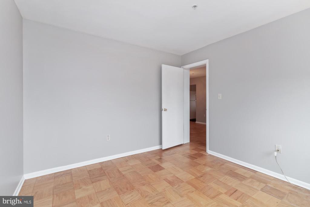 1 SMETON PLACE 707