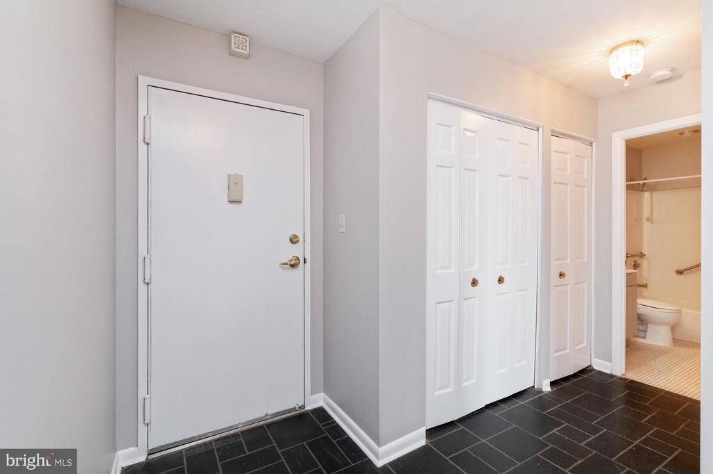 1 SMETON PLACE 707