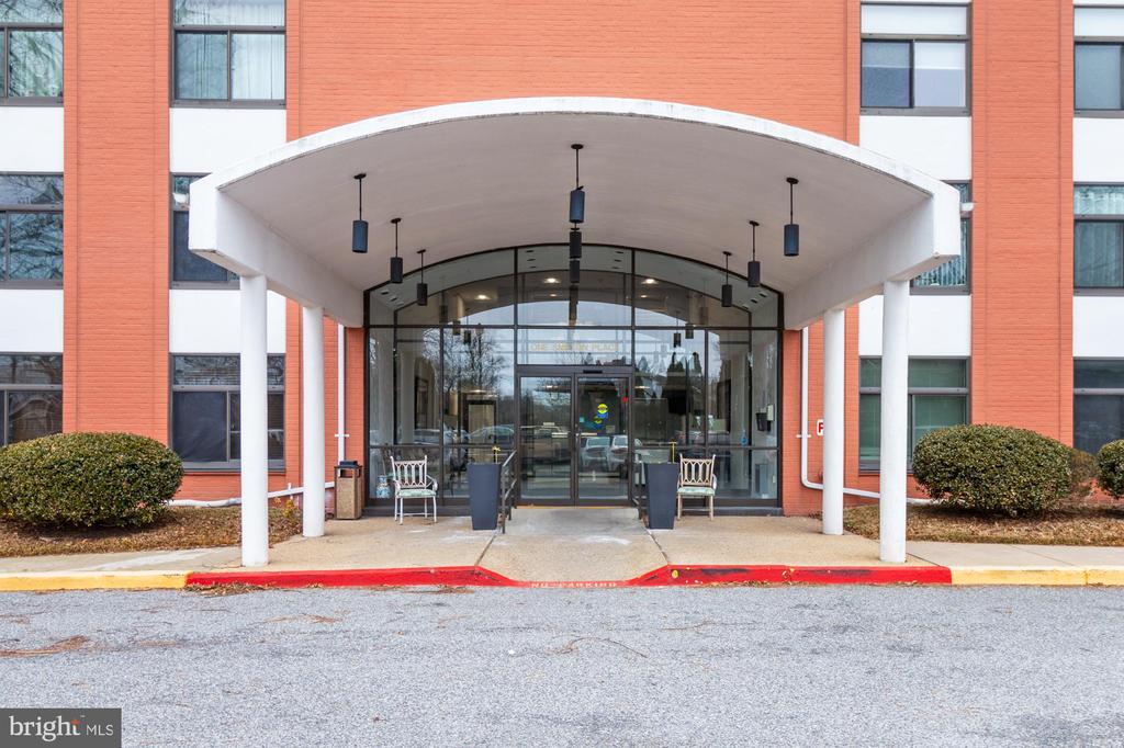 1 SMETON PLACE 707