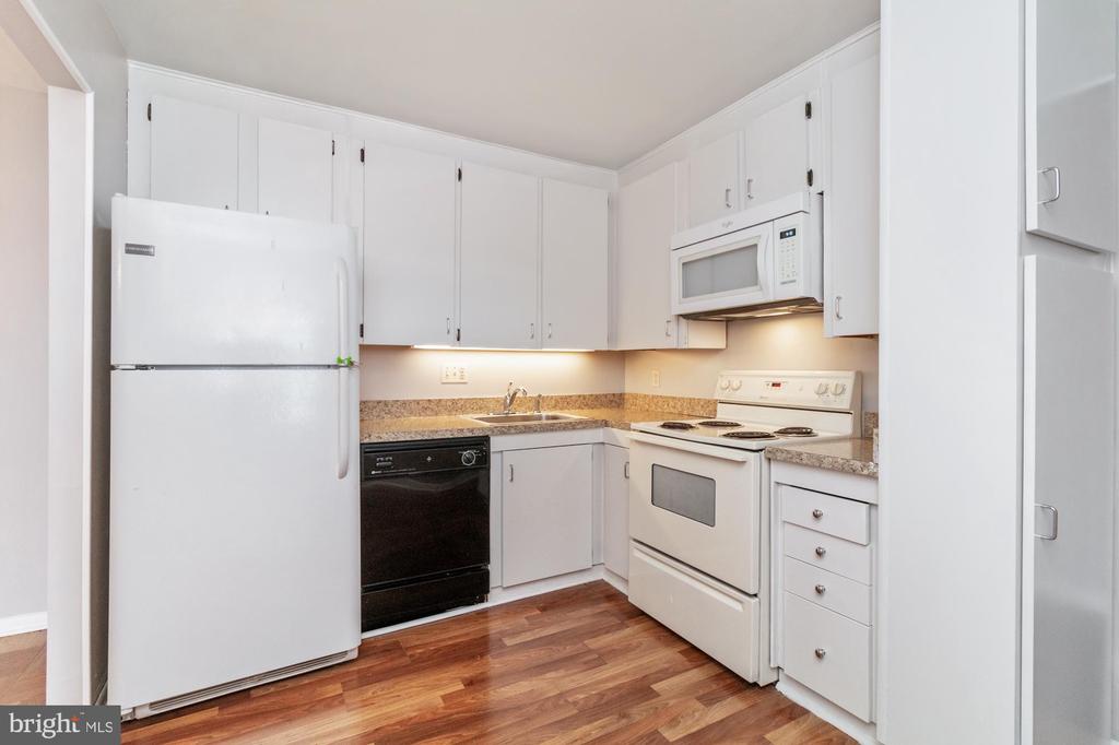 1 SMETON PLACE 707