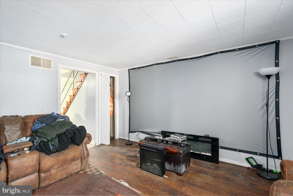 503 CARLSBAD COURT