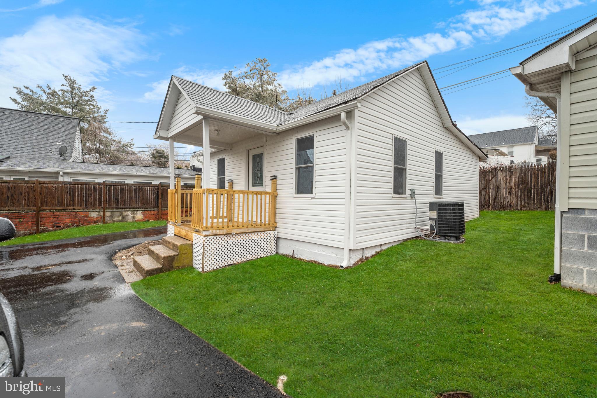 1504 TAYLOR AVENUE B