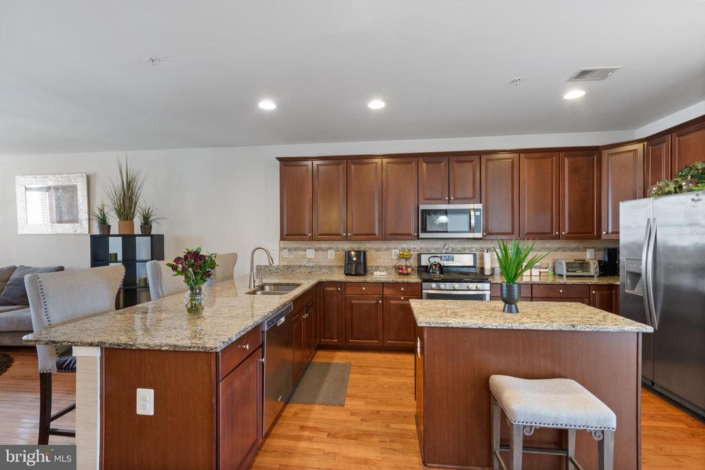 6220 MCKAY CIRCLE