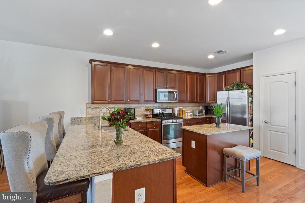6220 MCKAY CIRCLE