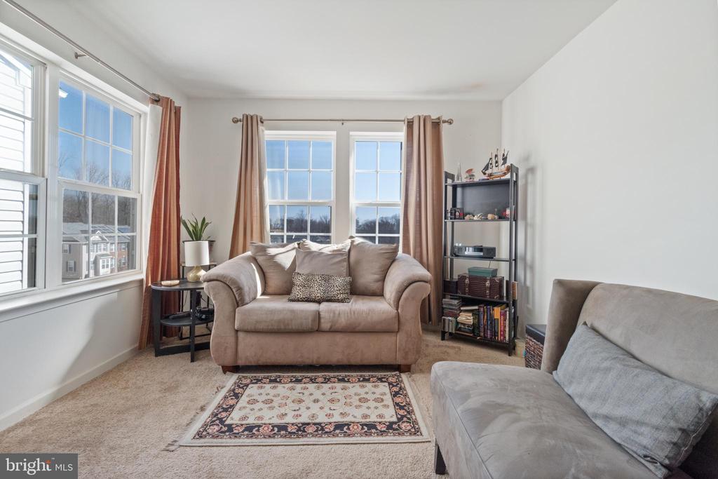 6220 MCKAY CIRCLE