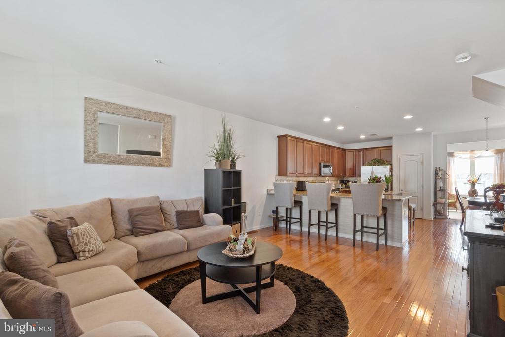 6220 MCKAY CIRCLE