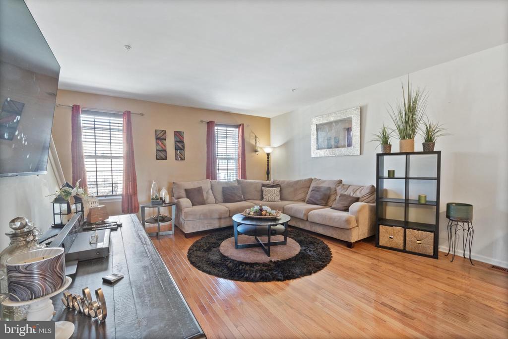 6220 MCKAY CIRCLE